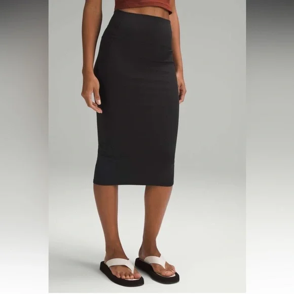 Lululemon‎ Nulu Slim-Fit High-Rise Skirt Black Size 6
NEW WITH TAGS - Picture 2 of 6